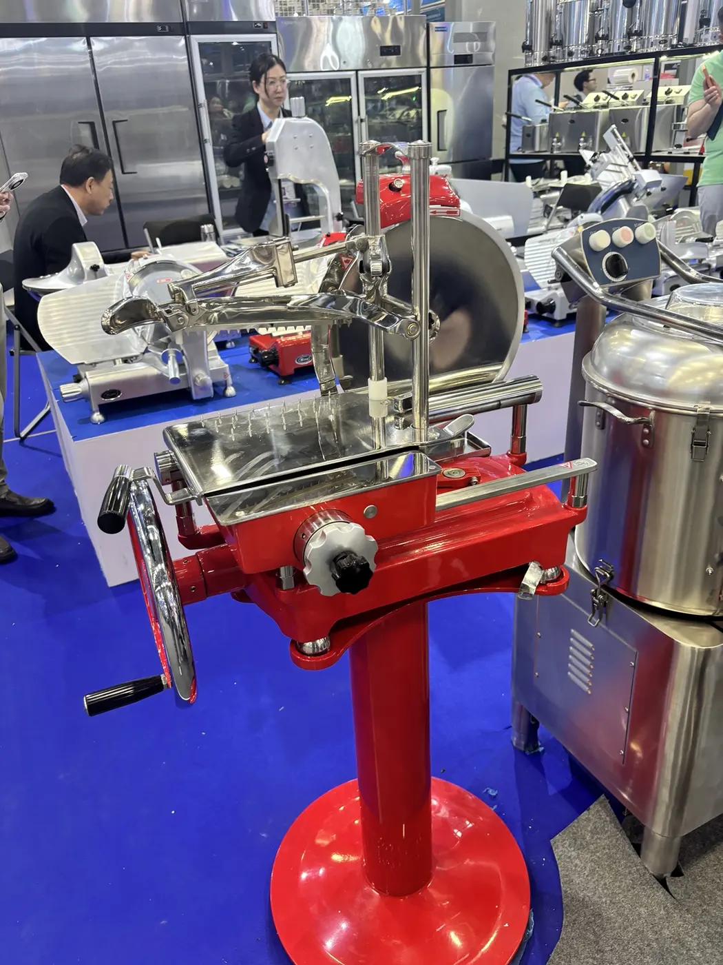 Imprimerie, enseignes et machines personnalisées - photo salon SCF 80